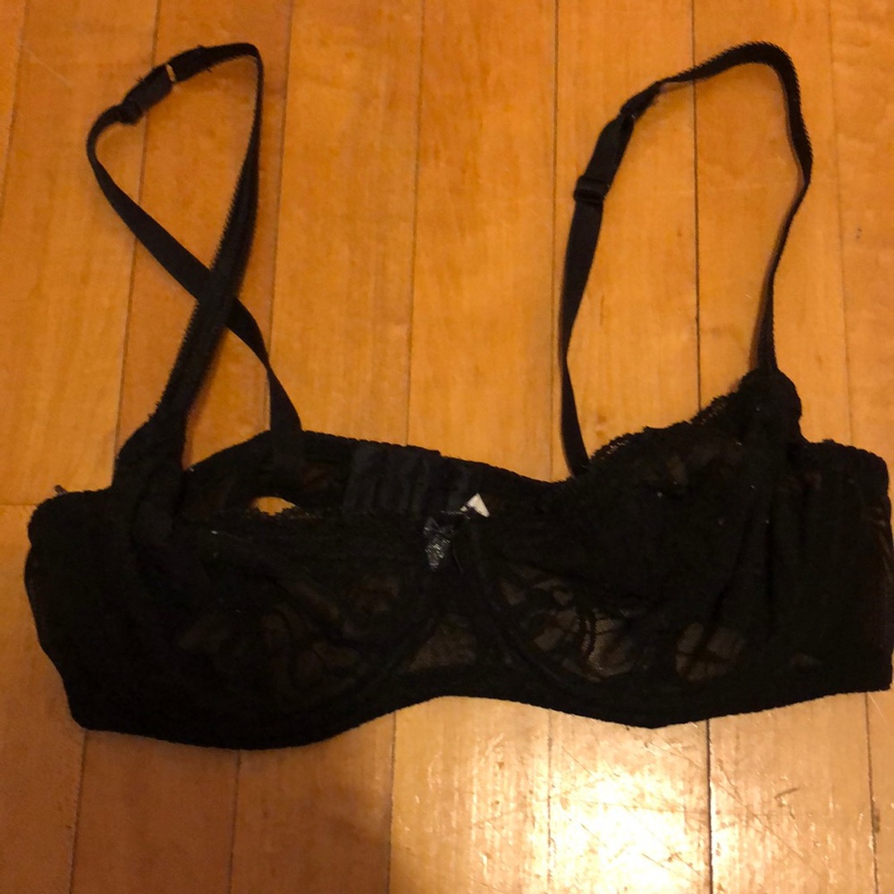 GUC black lace bra